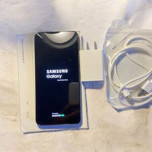 Samsung Galaxy S22 5G 128GB - Phantom Black - Factory Unlocked - Excellent Body